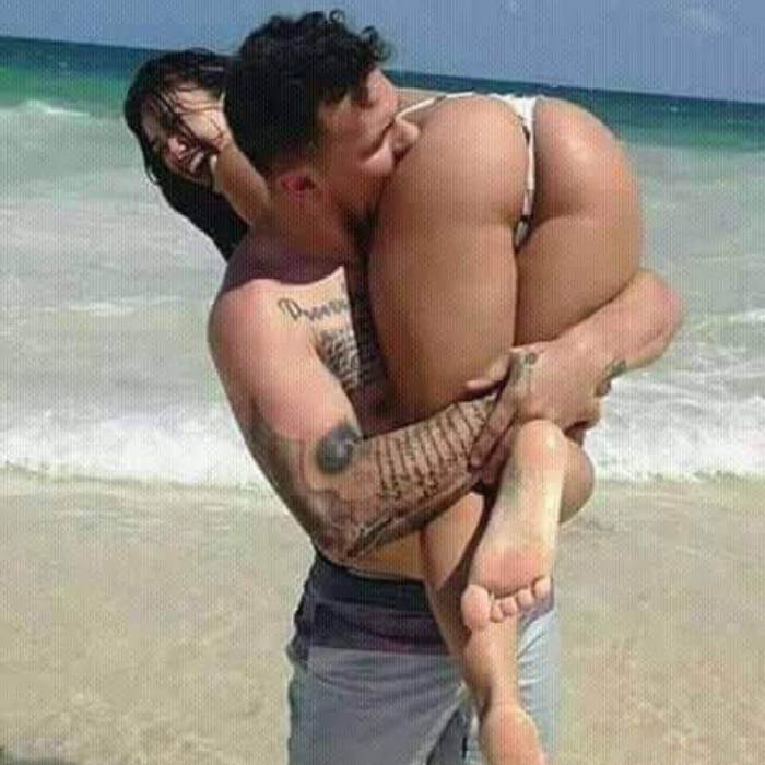 photo sensuelle en couple à la plage